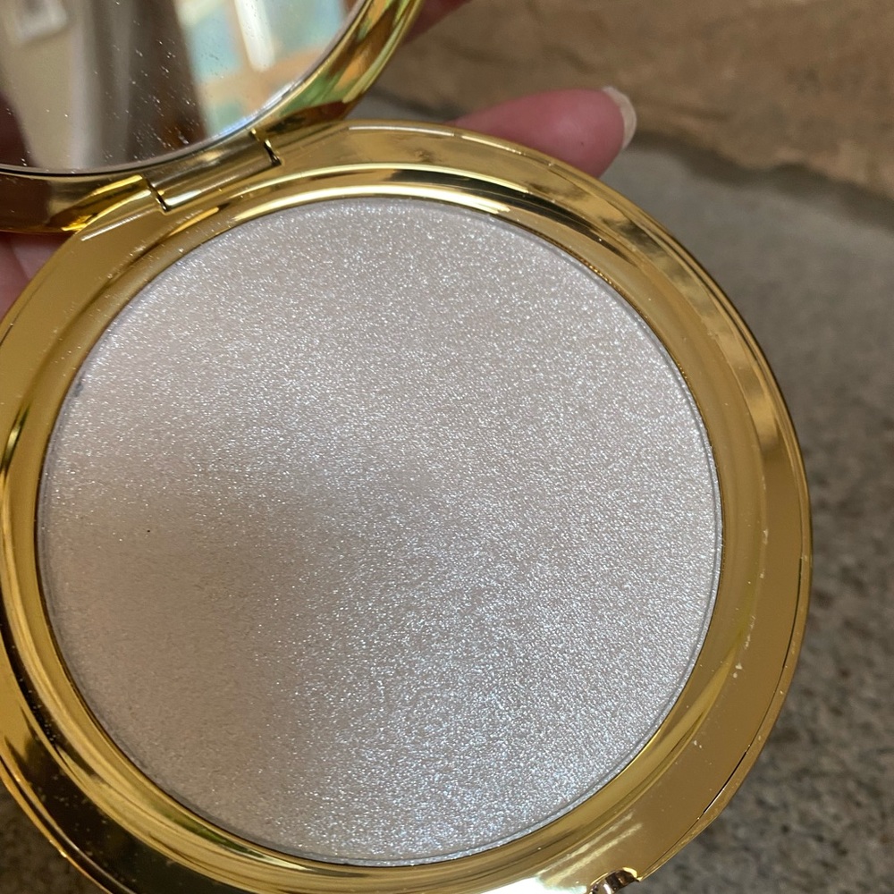 Makeup - Picture 5 of 6